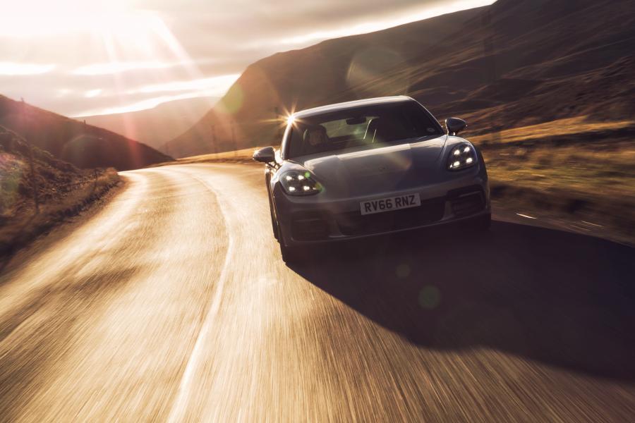  Porsche Panamera 4S 2016 года  (UK) (фото 20 из 28)